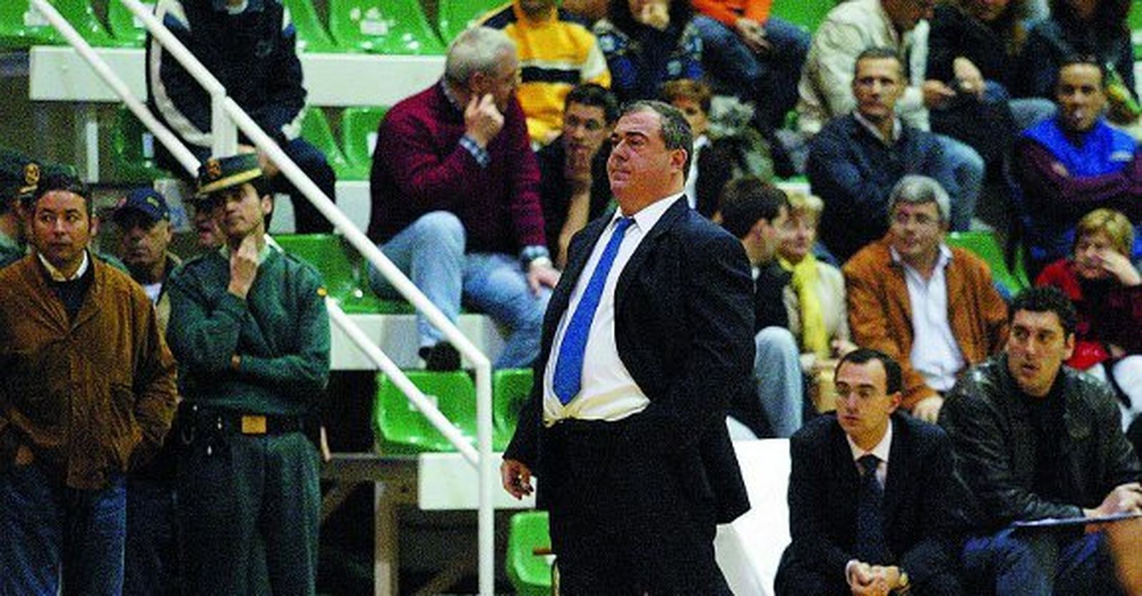 El baloncesto llora la muerte del exentrenador del CB Los Barrios Quino Salvo
