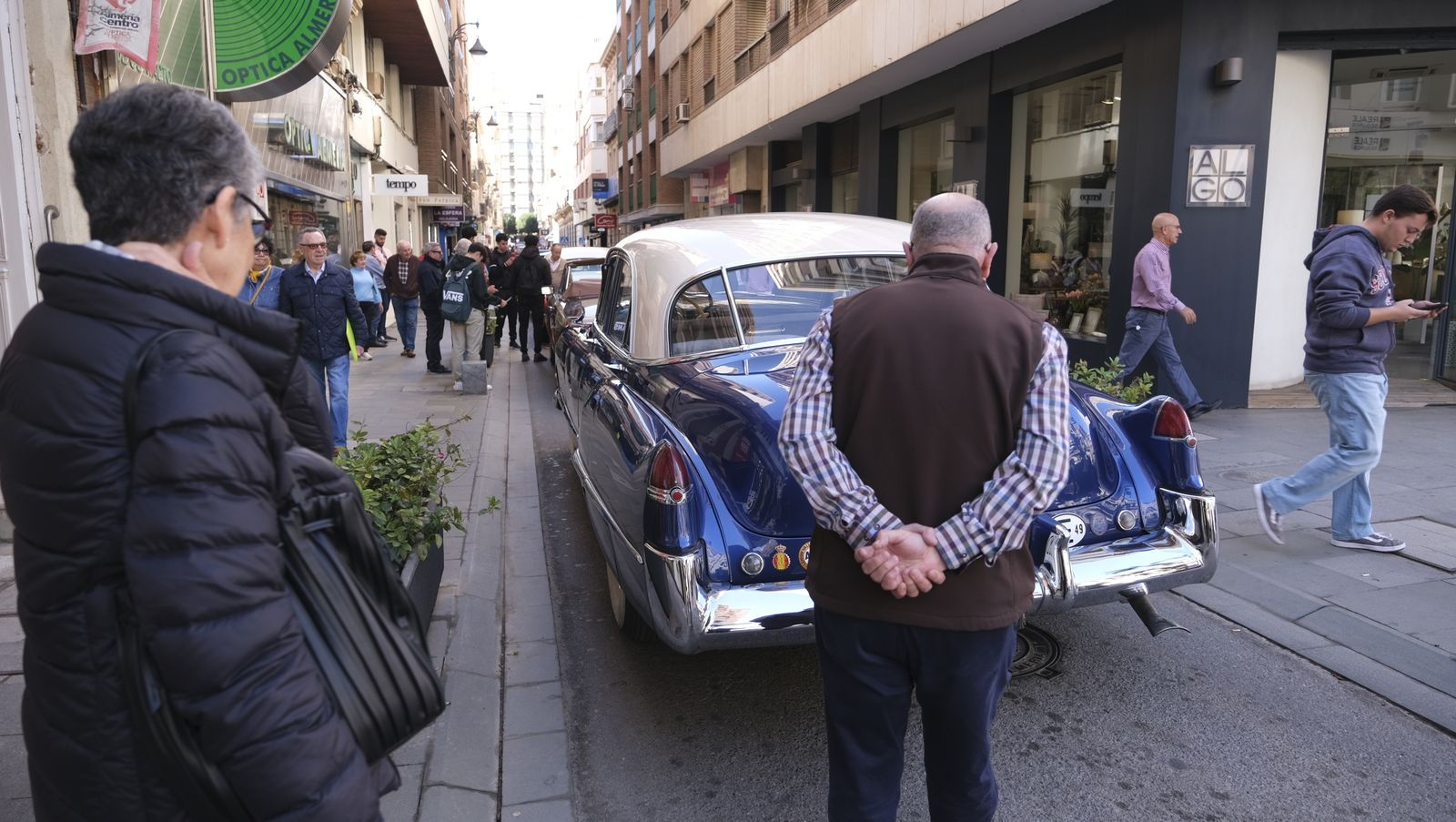La 33 Ruta de Automóviles Antiguos toma las calles de Almería