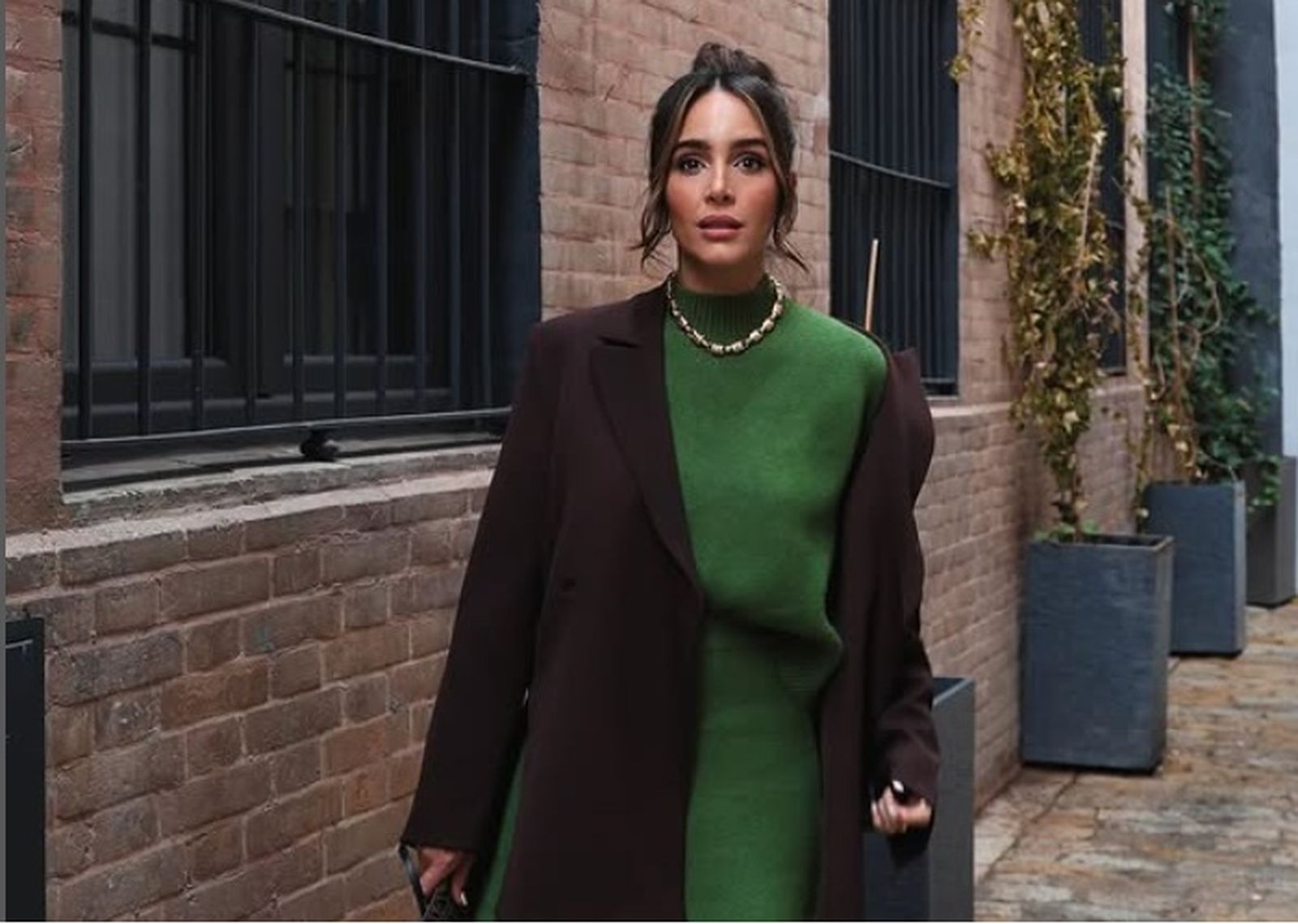 El jersey de Lefties súper barato y favorecedor que queda ideal con los pantalones anchos.