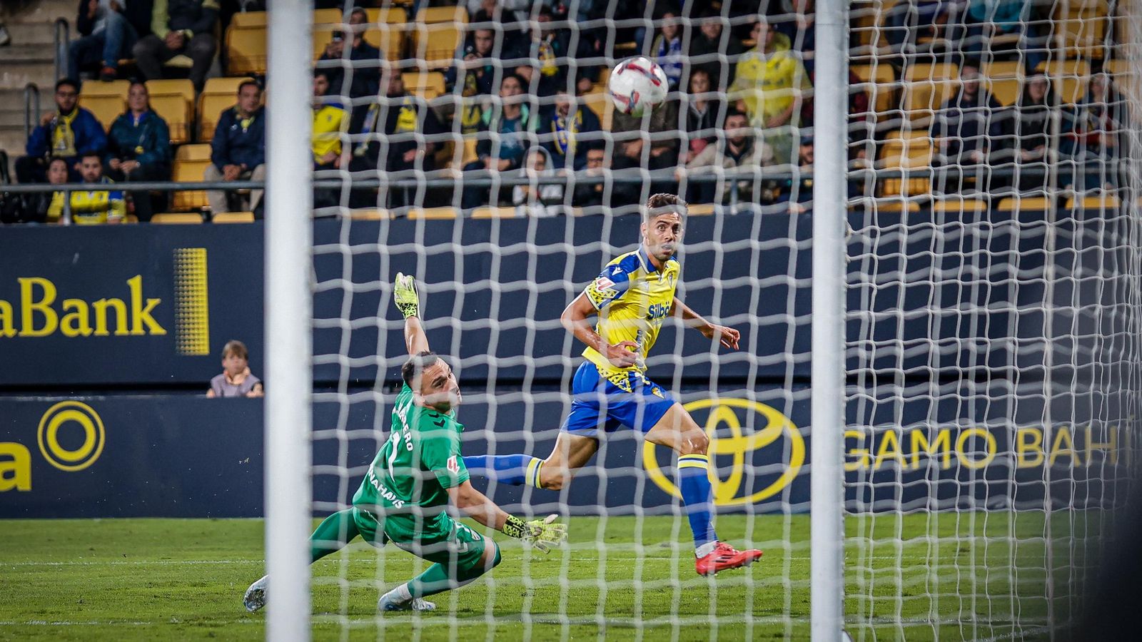 Búscate entre las imágenes del partido de futbol Cádiz CF - Málaga CF