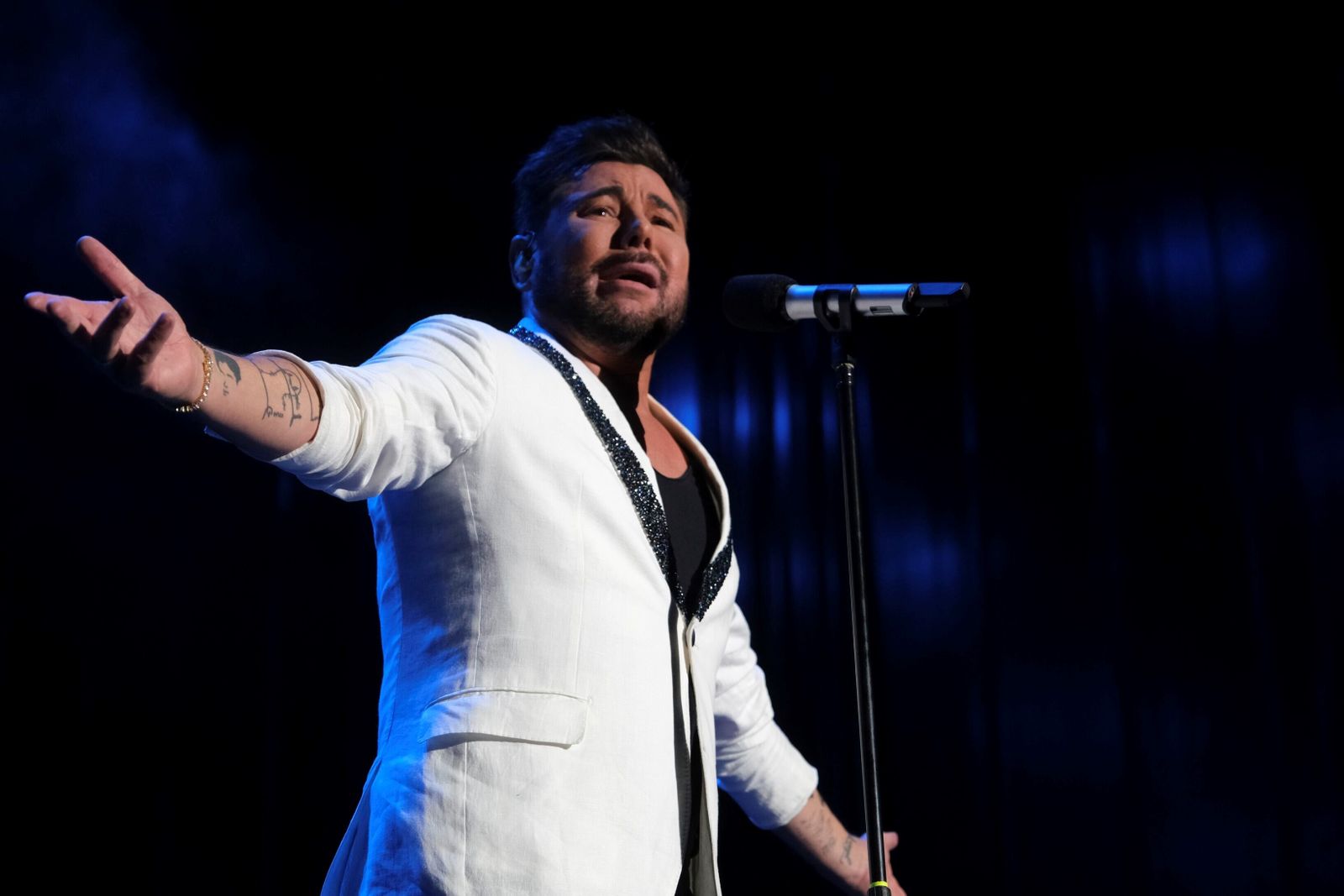 El concierto de Miguel Poveda en la plaza de toros de Córdoba, en fotografías
