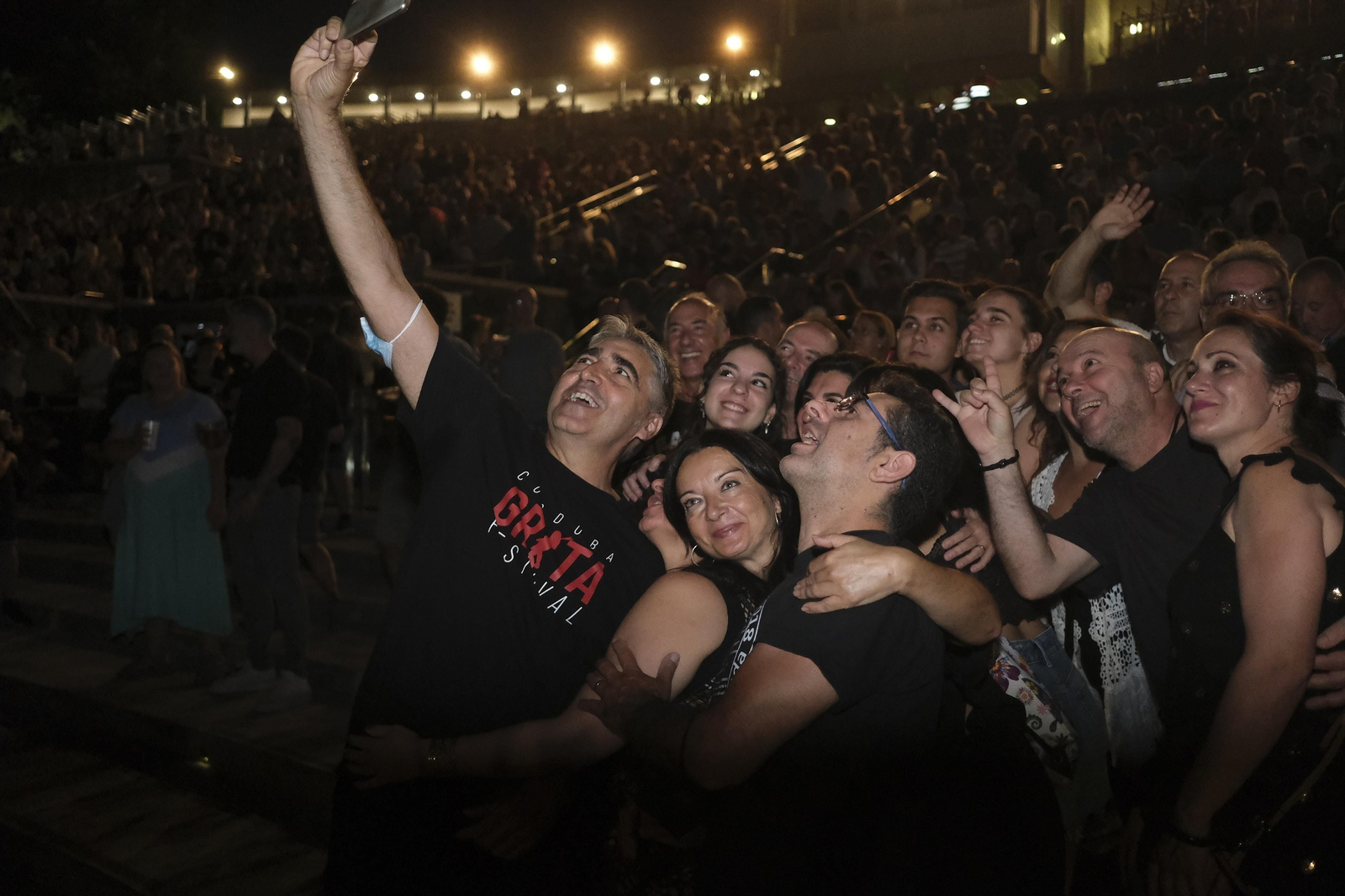 El concierto de Medina Azahara en el Festival de la Guitarra de Córdoba, en fotografías