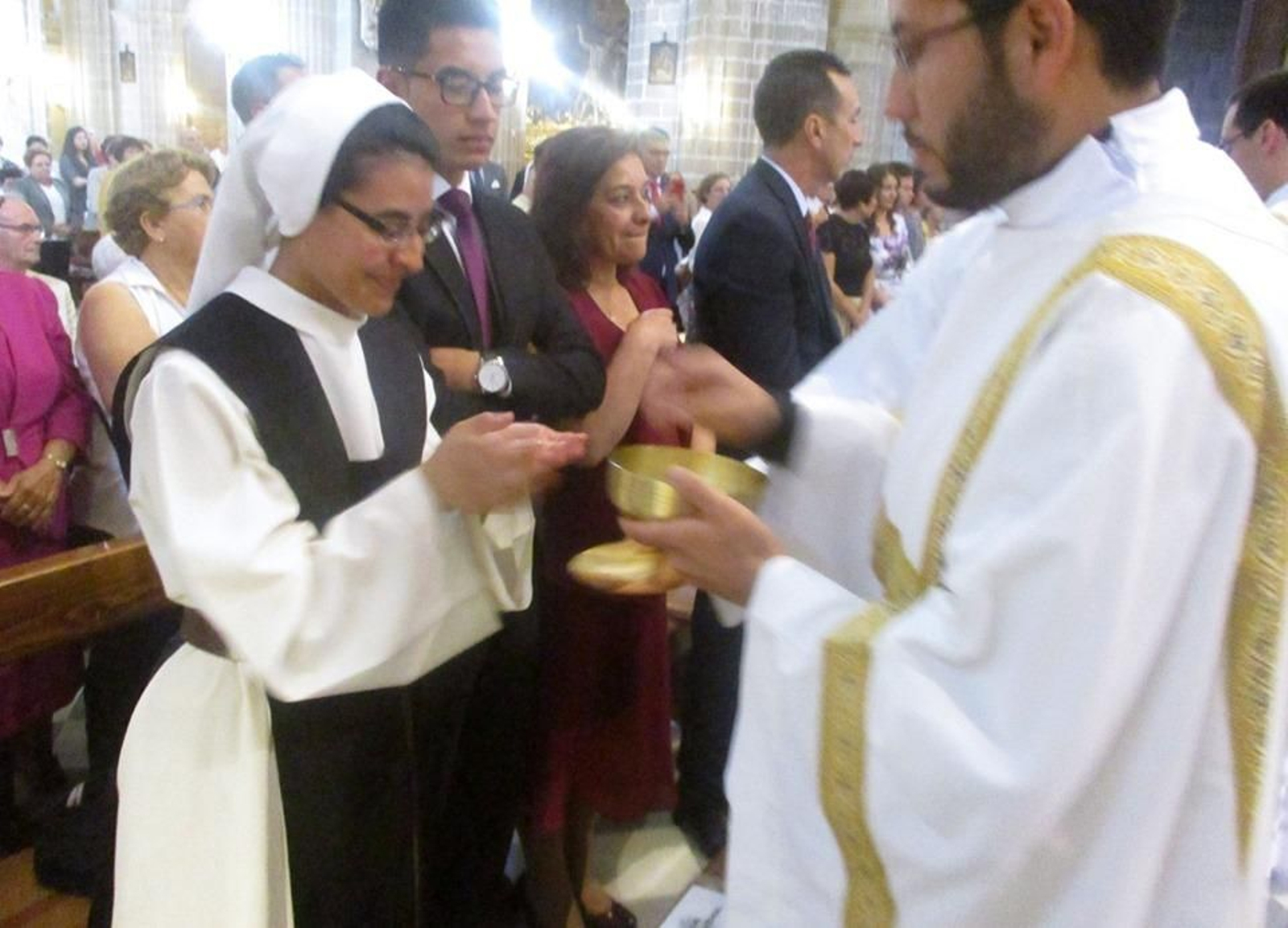 Las imágenes de la ordenación de los sacerdotes y los diáconos