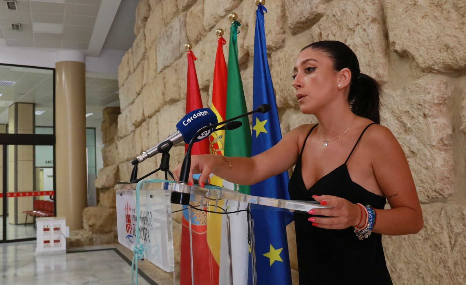 Cintia Bustos explica el plan.