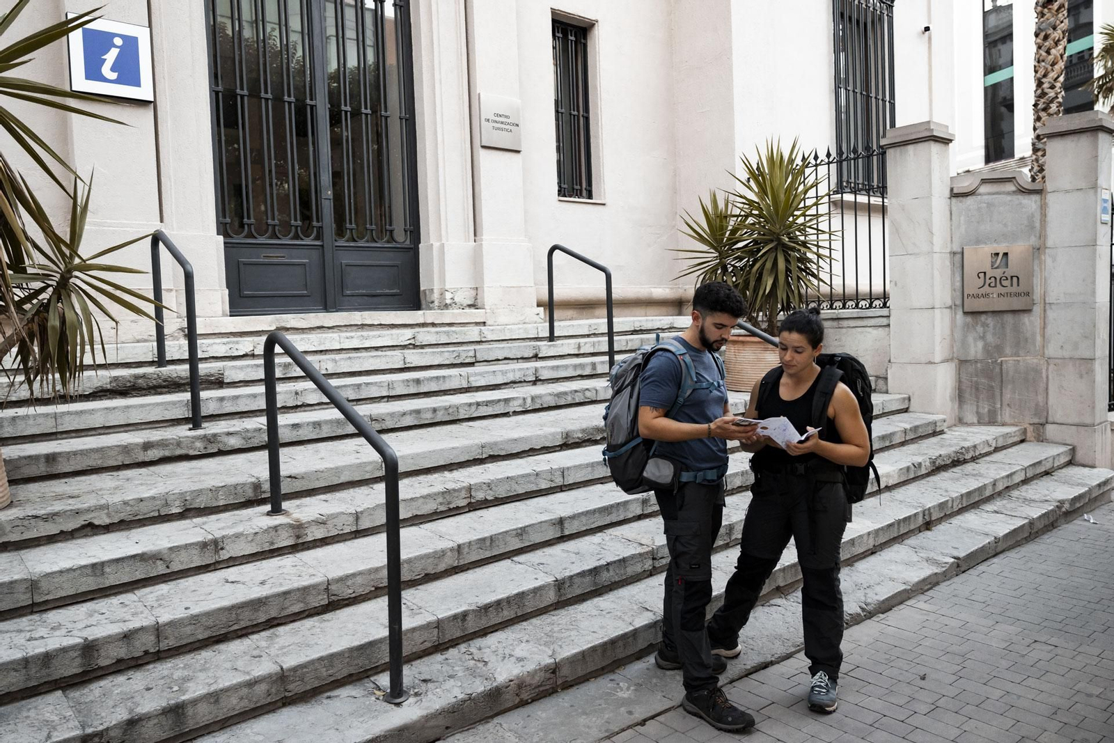 Arte urbano y turismo se dan la mano en estos murales del Camino Mozárabe de Santiago