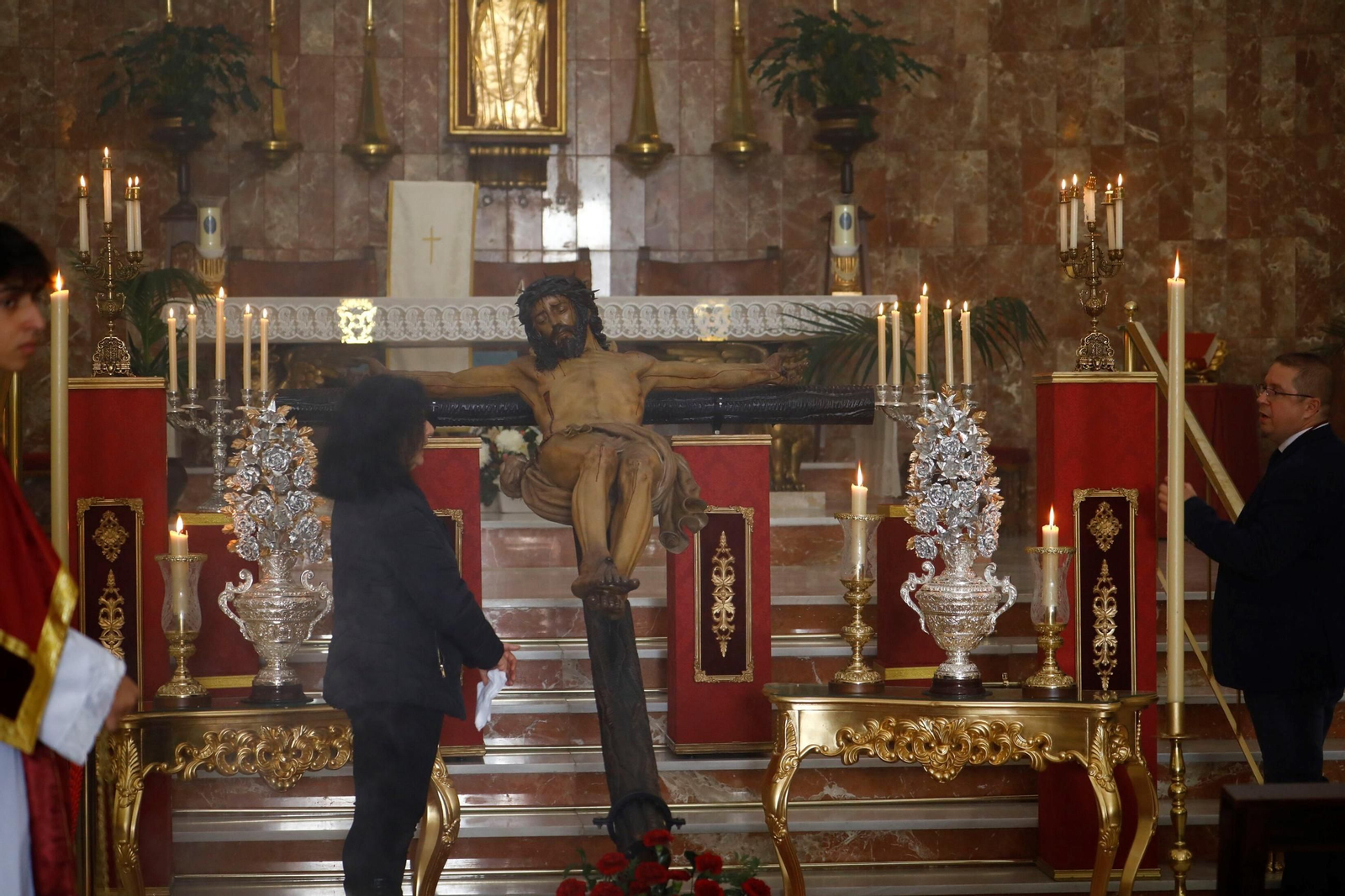 Las mejores fotos del besapiés al Cristo de la Confianza de Córdoba