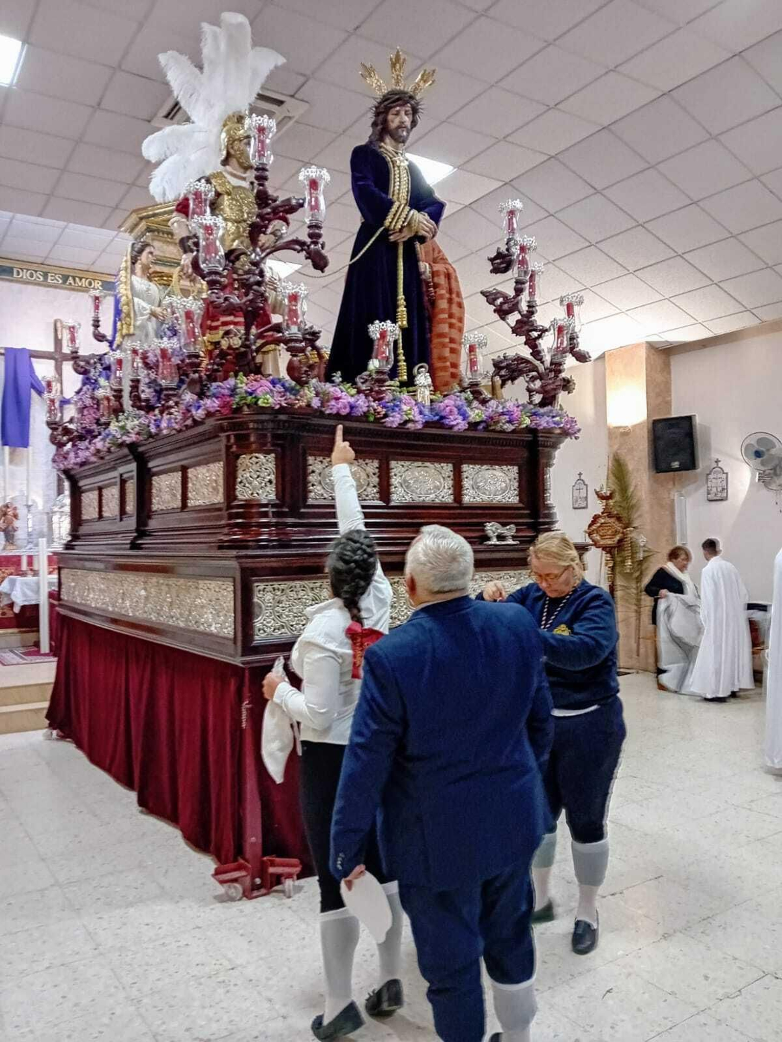 Las imágenes del Martes Santo en Chiclana 2024: El Amor y Afligidos