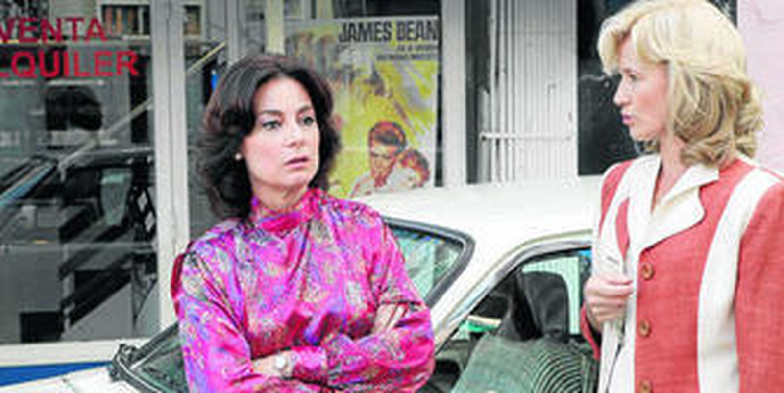 Silvia Espigado junto a Ana Duato, Clara y Merche, en una de las escenas de la nueva temporada de 'Cuéntame...'