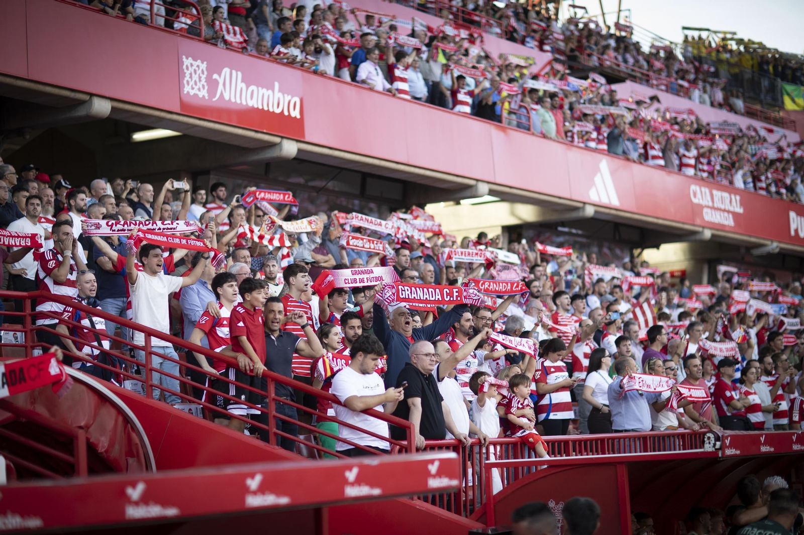 Encuéntrate en la grada del Nuevo Los Cármenes