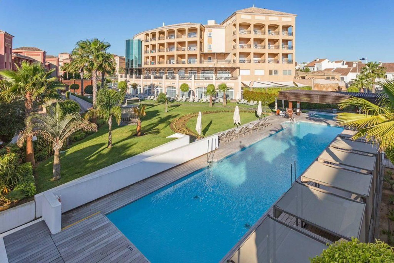 ¿Te gustaría vivir en un lujoso hotel y disfrutar de todos sus servicios? En esta playa de Huelva es posible ¿Te gustaría vivir en un lujoso hotel y disfrutar de todos sus servicios? En esta playa de Huelva es posible