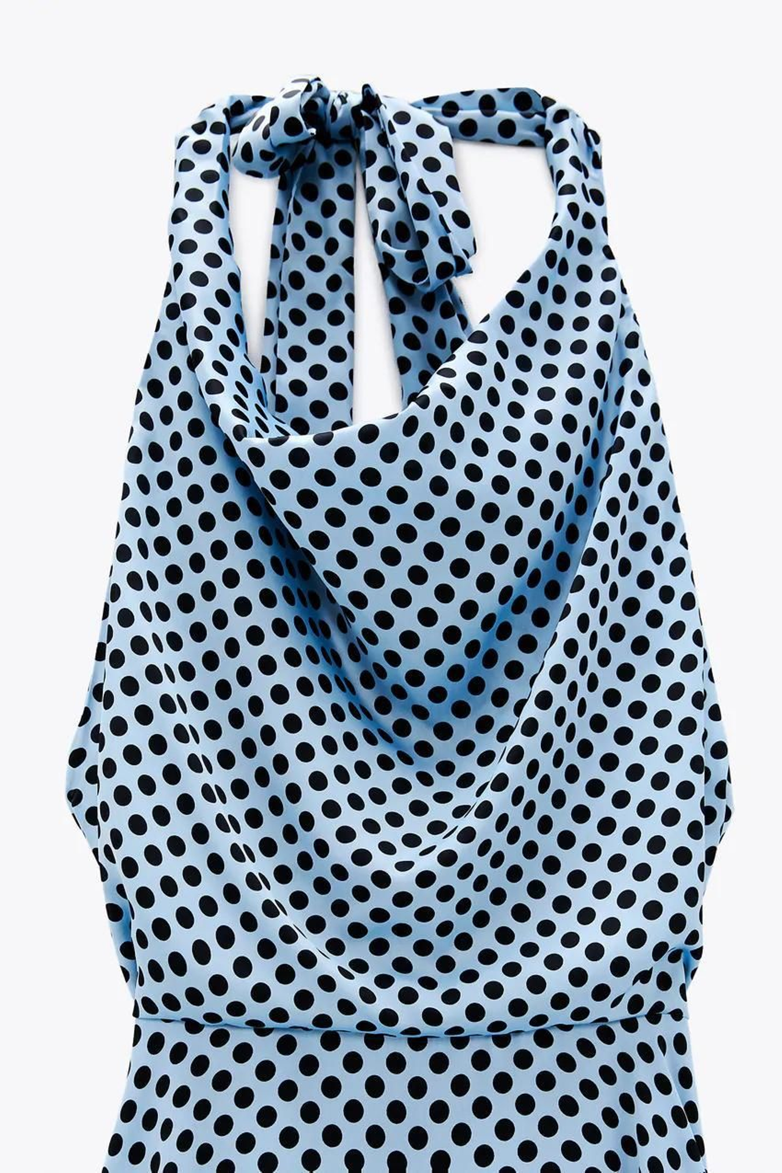 El vestido de lunares de las rebajas de Zara con el que ser la invitada perfecta.