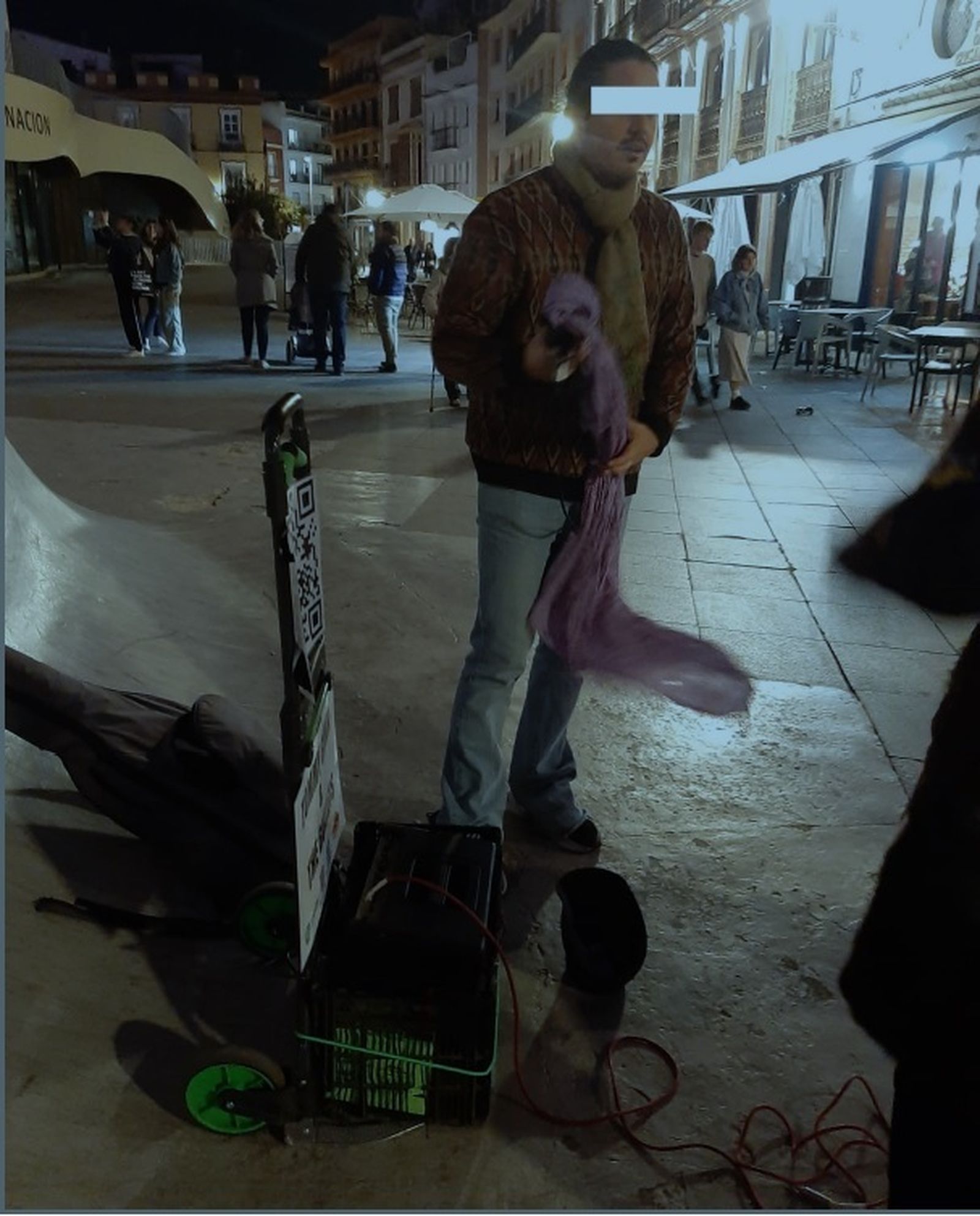 Una de las actuaciones musicales con grandes altavoces.