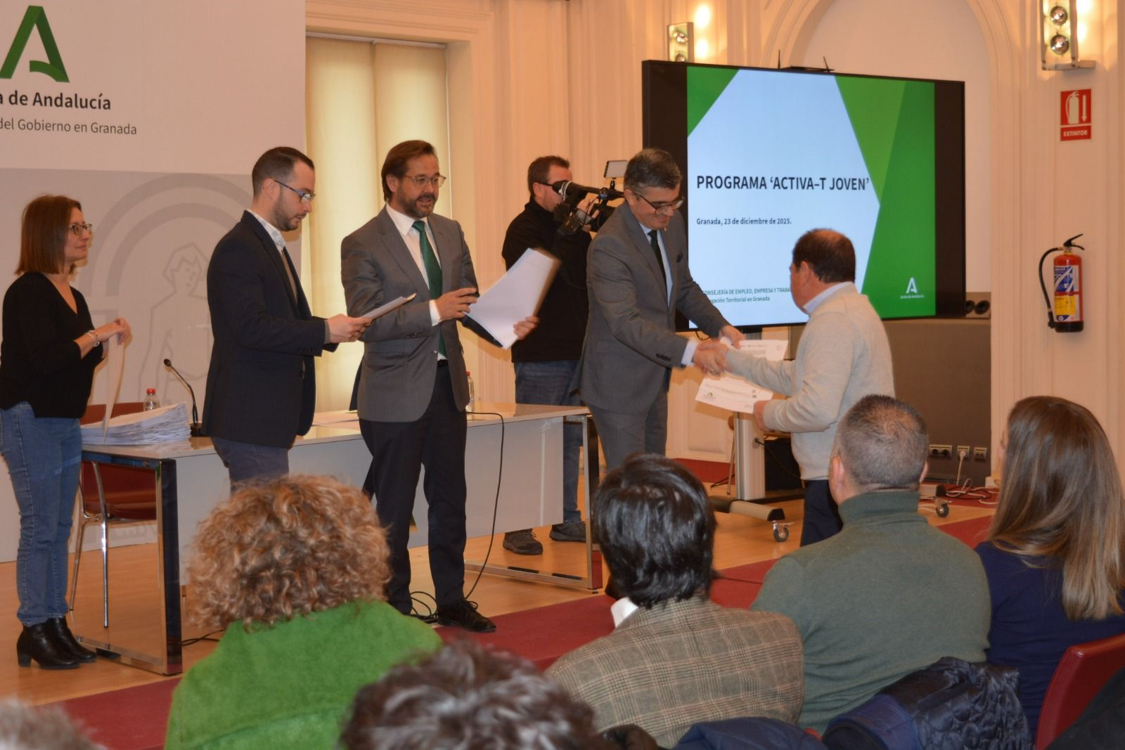 Entrega de las resoluciones del programa Activa-T Joven de la Junta de Andalucía en Granada