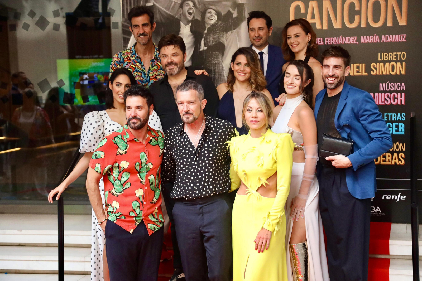 Elenco del musical 'Tocando nuestra canción' en el Teatro del Soho CaixaBank