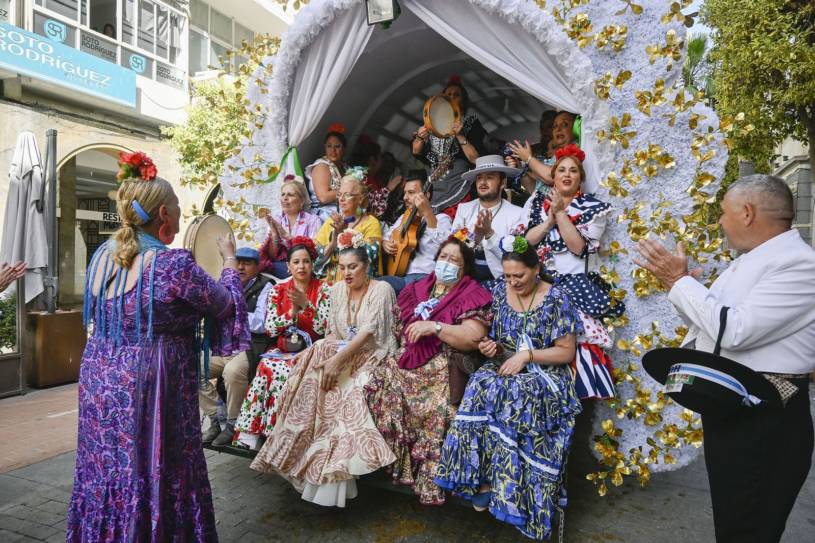 Todos los rocieros de la comitiva de la Hermandad de Huelva, en imágenes