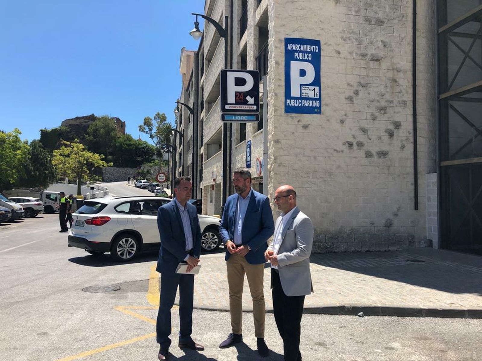 Ruiz, Maldonado y Martín, junto al parking Virgen de la Peña.