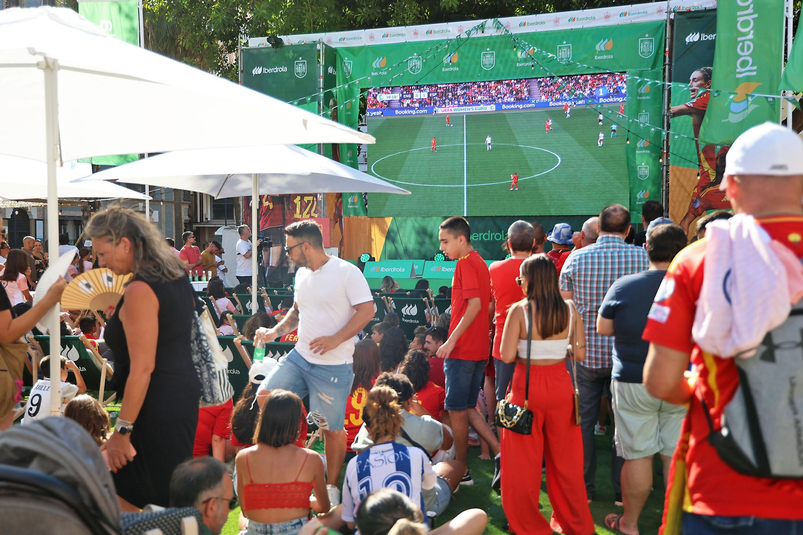 Imágenes de la Fan zone en Huelva de la Final de la Eurocopa entre Inglaterra y España Imágenes de la Fan zone en Huelva de la Final de la Eurocopa entre Inglaterra y España