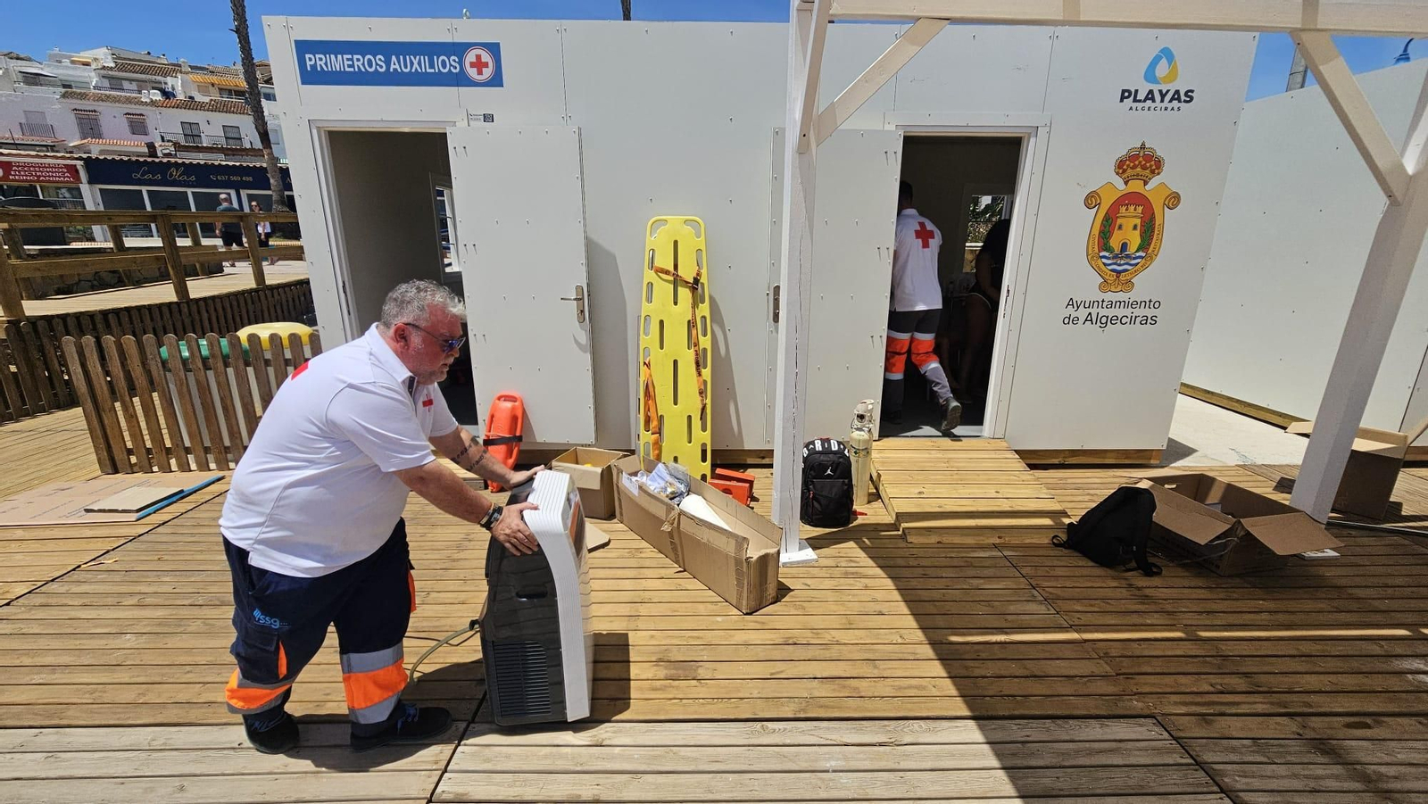 Algeciras inaugura la temporada de playas con gran afluencia de personas en Getares y El Rinconcillo