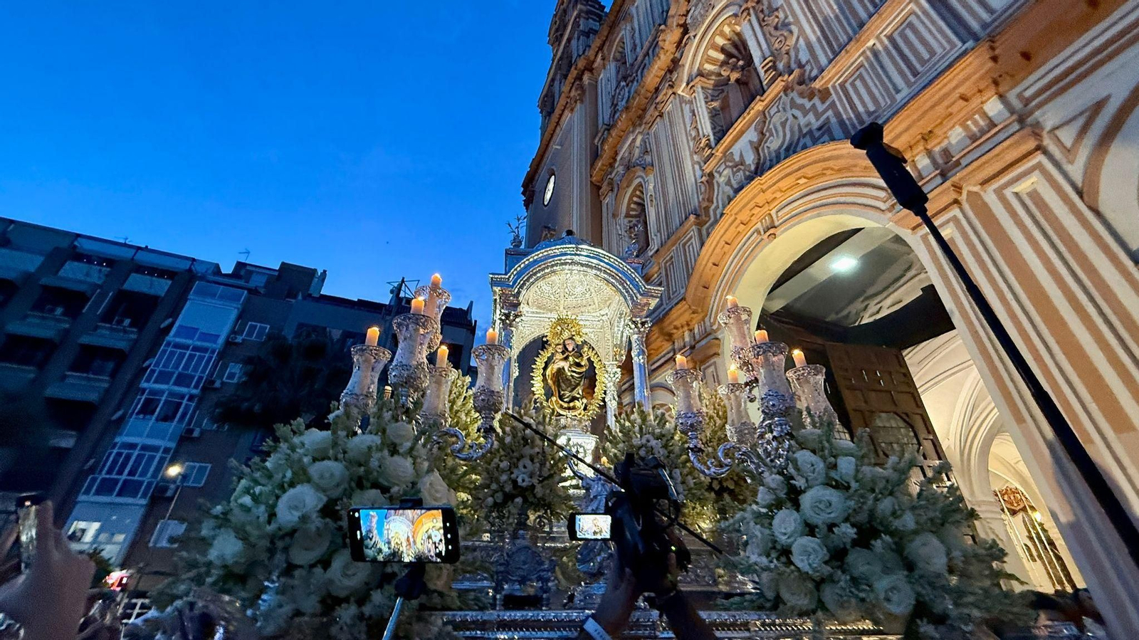 Nuestra Señora de la Cinta revira en el Porche Catedralicio