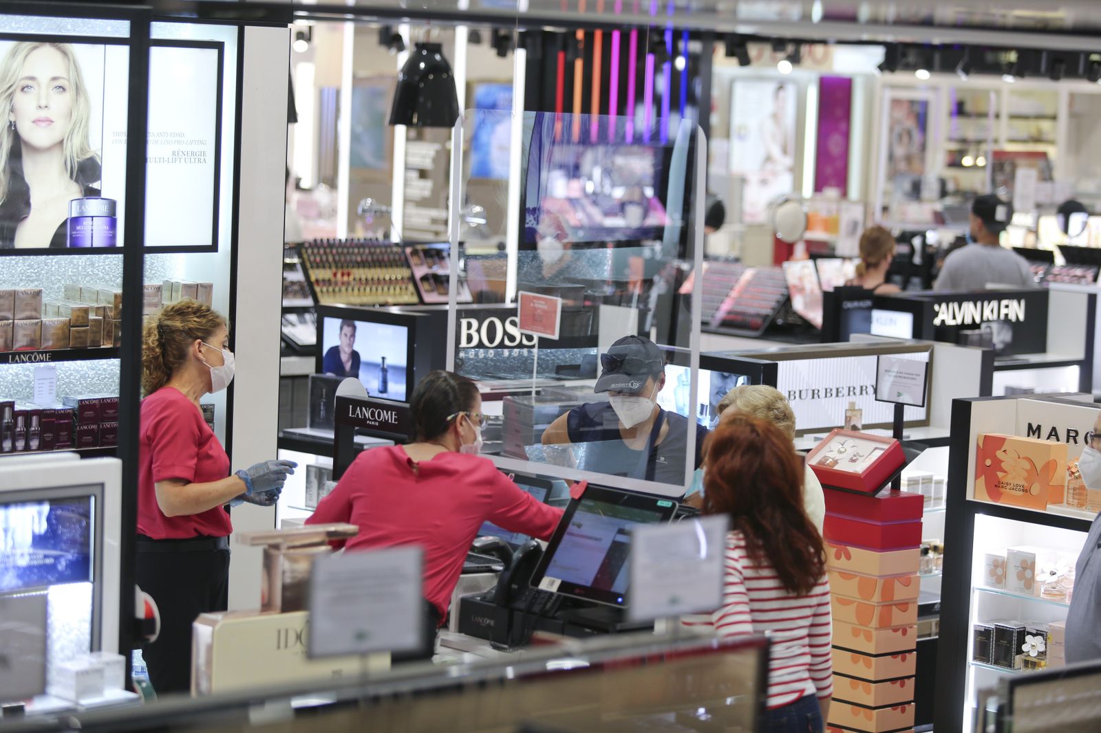 Las fotos de los centros comerciales de Málaga abiertos, en la fase 2 de la desescalada