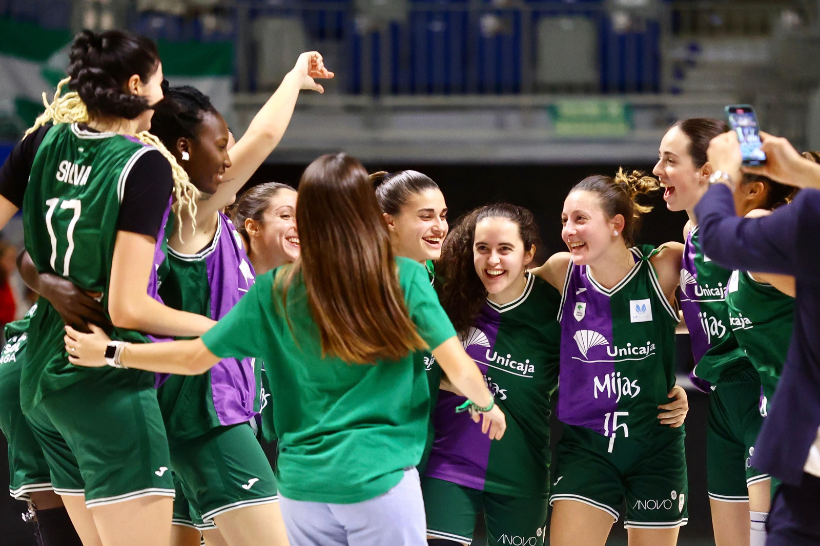 El Unicaja Mijas celebra el triunfo