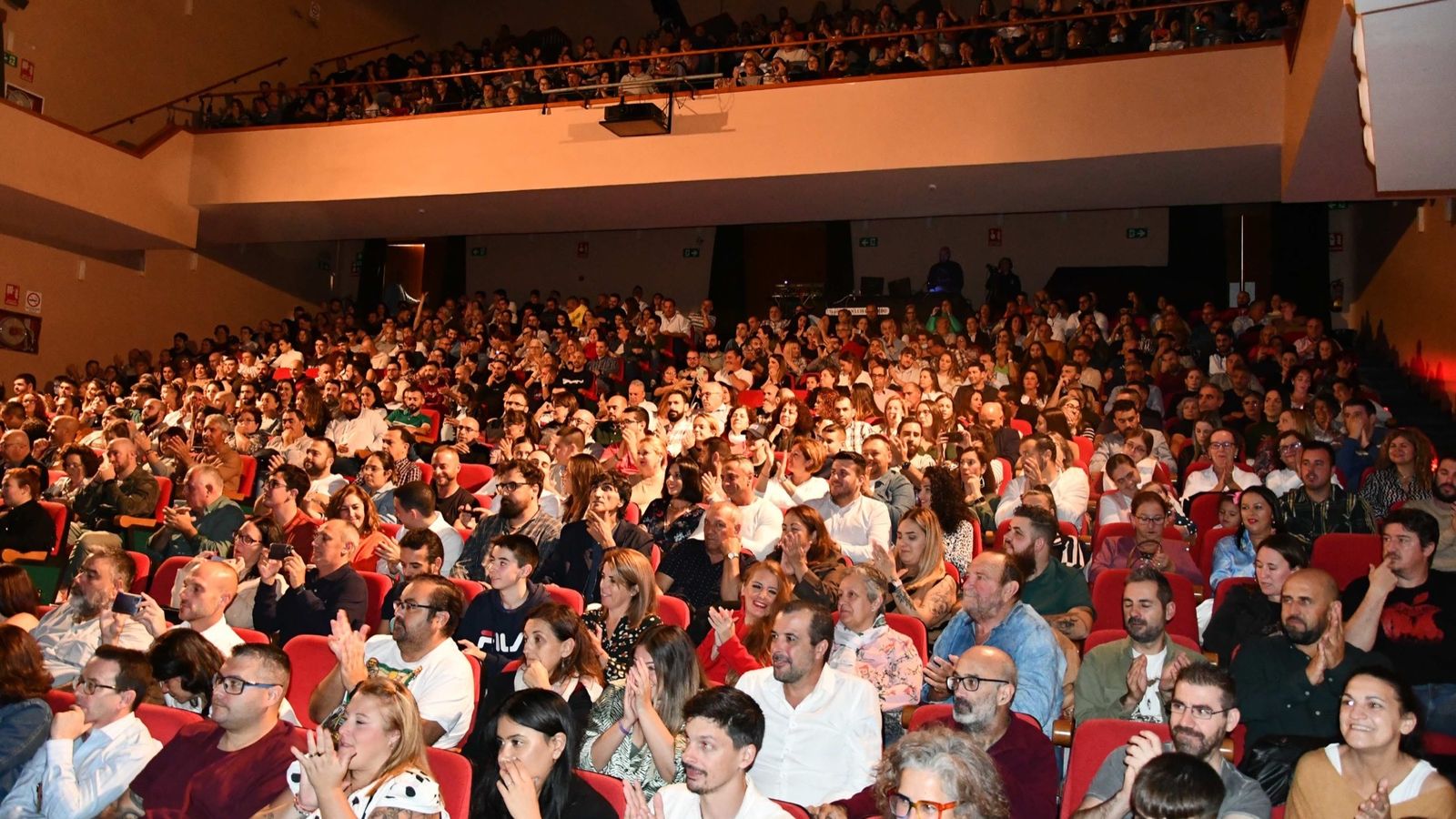 El público en el teatro Juan Luis Galiardo.