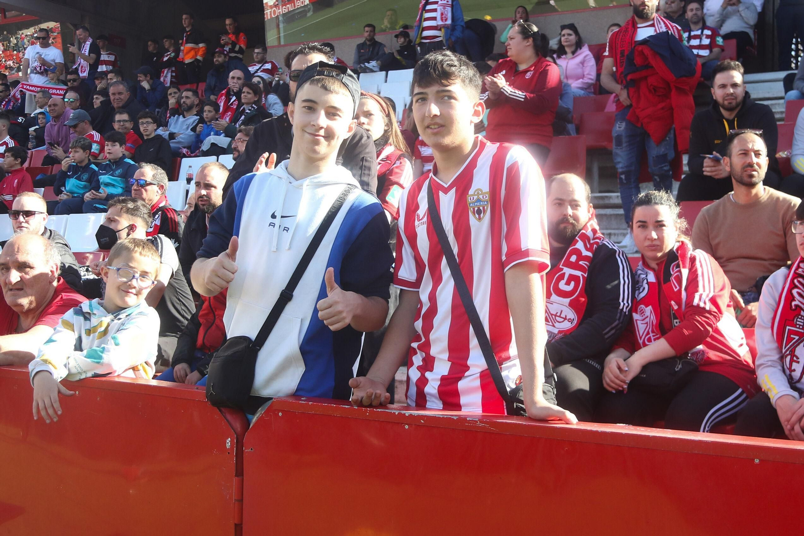 Encuéntrate en la grada de Los Cármenes en el Granada - Almería