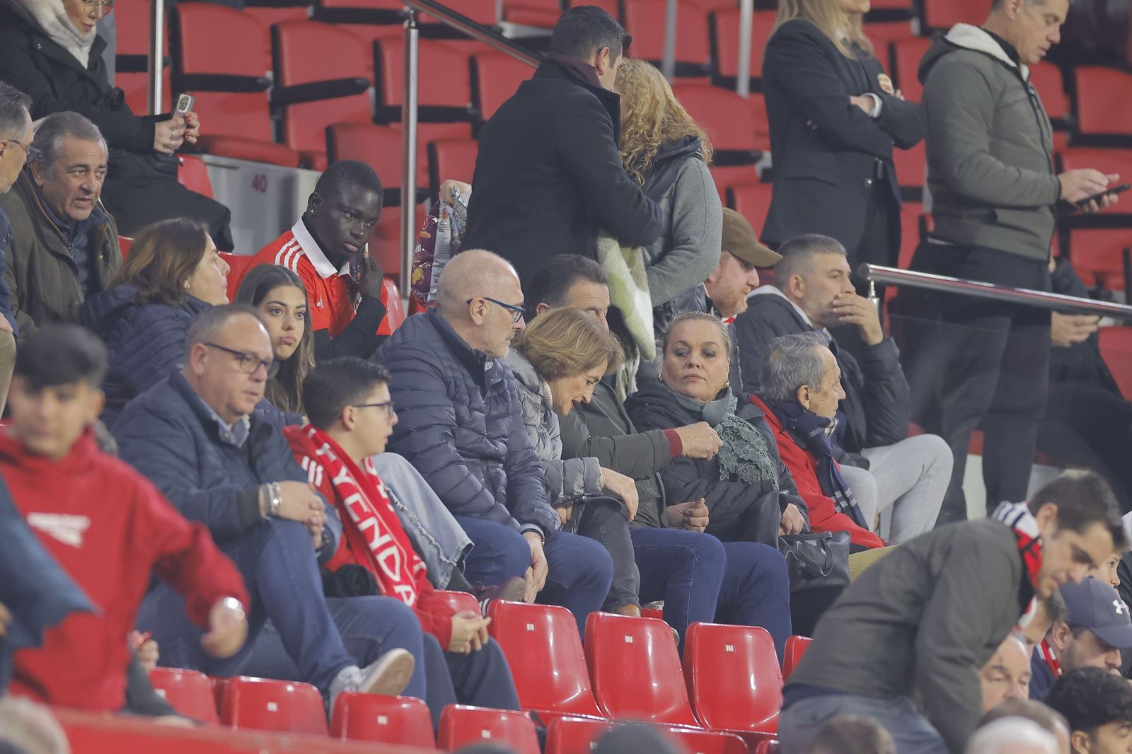 Búscate en las fotos del Sevilla - Celta