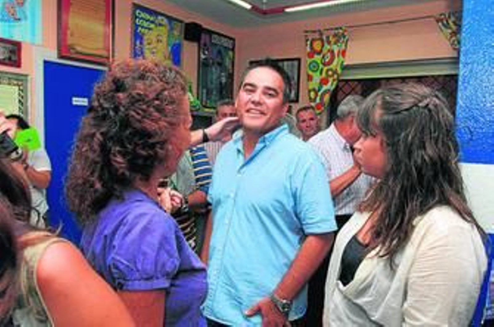 Emilio Gutiérrez, ayer en la sede de la Federación Onubense de Peñas y Asociaciones de Carnaval. Emilio Gutiérrez, ayer en la sede de la Federación Onubense de Peñas y Asociaciones de Carnaval.