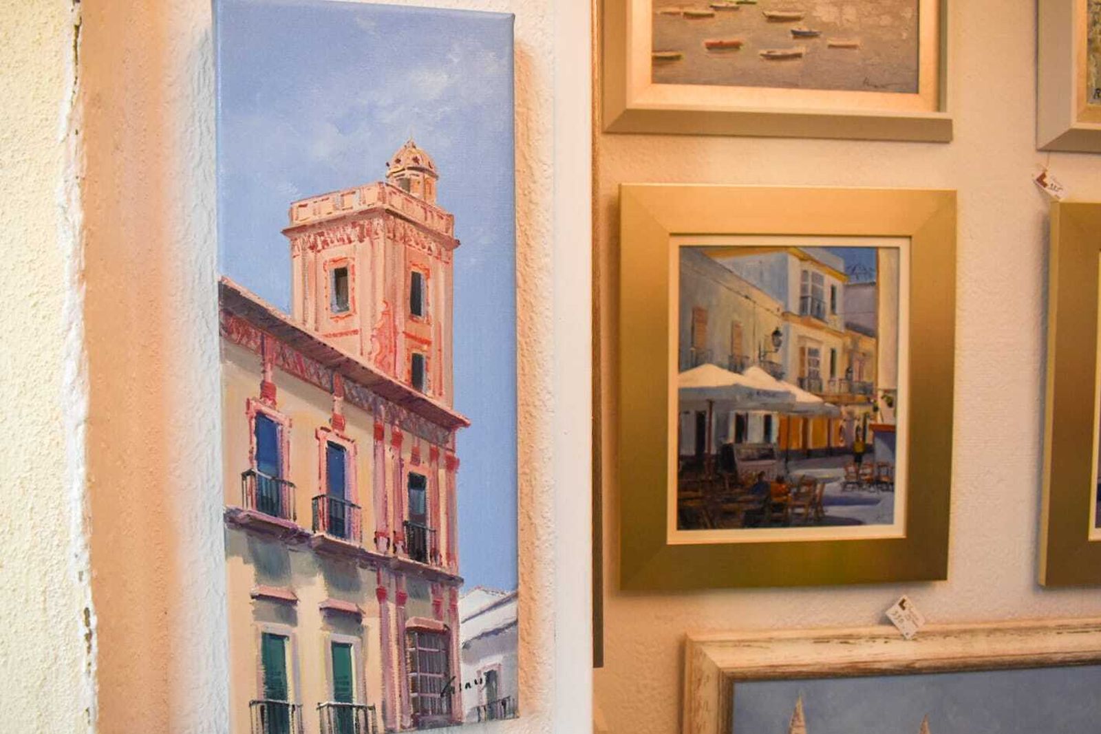 La Casa de las Cuatro Torres. Una de las principales características del centro de Cádiz está en sus alturas. Más concretamente, en sus torres miradores, en las que los vigías se asomaban para ver los barcos que iban a llegar a la ciudad. Esta, concretamente, pertenece a la Casa de las Cuatro Torres, en Argüelles. Realizado por Casaus de un tamaño de 20x50, tiene un precio de 95 euros.