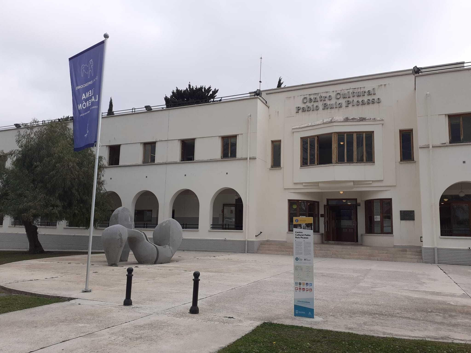 La escuela se podría establecer en el Centro Cultural Pablo Ruiz Picasso. La escuela se podría establecer en el Centro Cultural Pablo Ruiz Picasso.