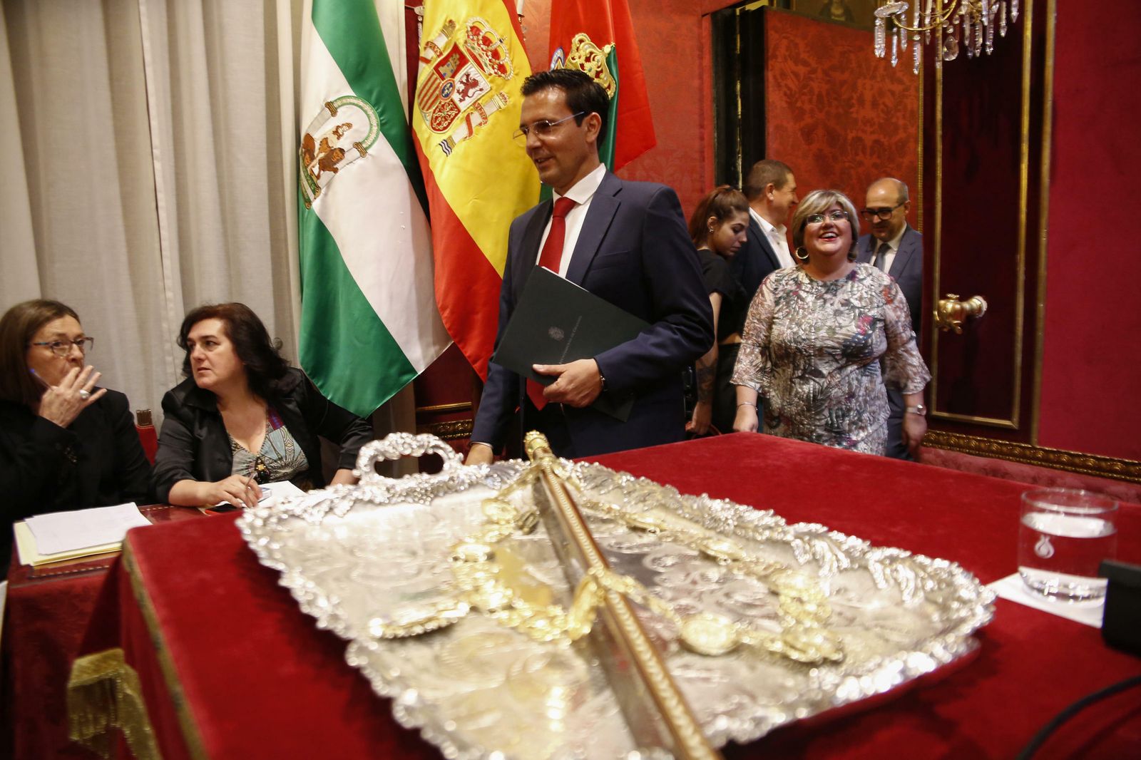 Las imágenes de la jornada de constitución del Ayuntamiento de Granada