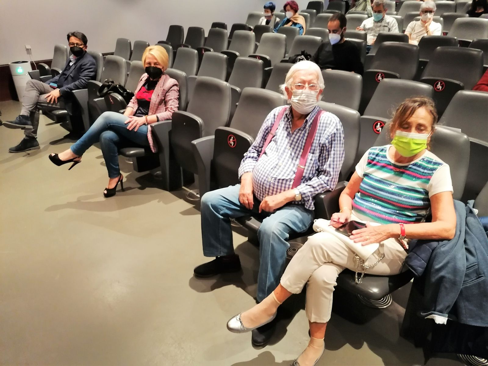 Manuel Guzmán, Eloisa Cabrera y Carlos Pérez Siquier en el salón de actos del Museo de Almería.