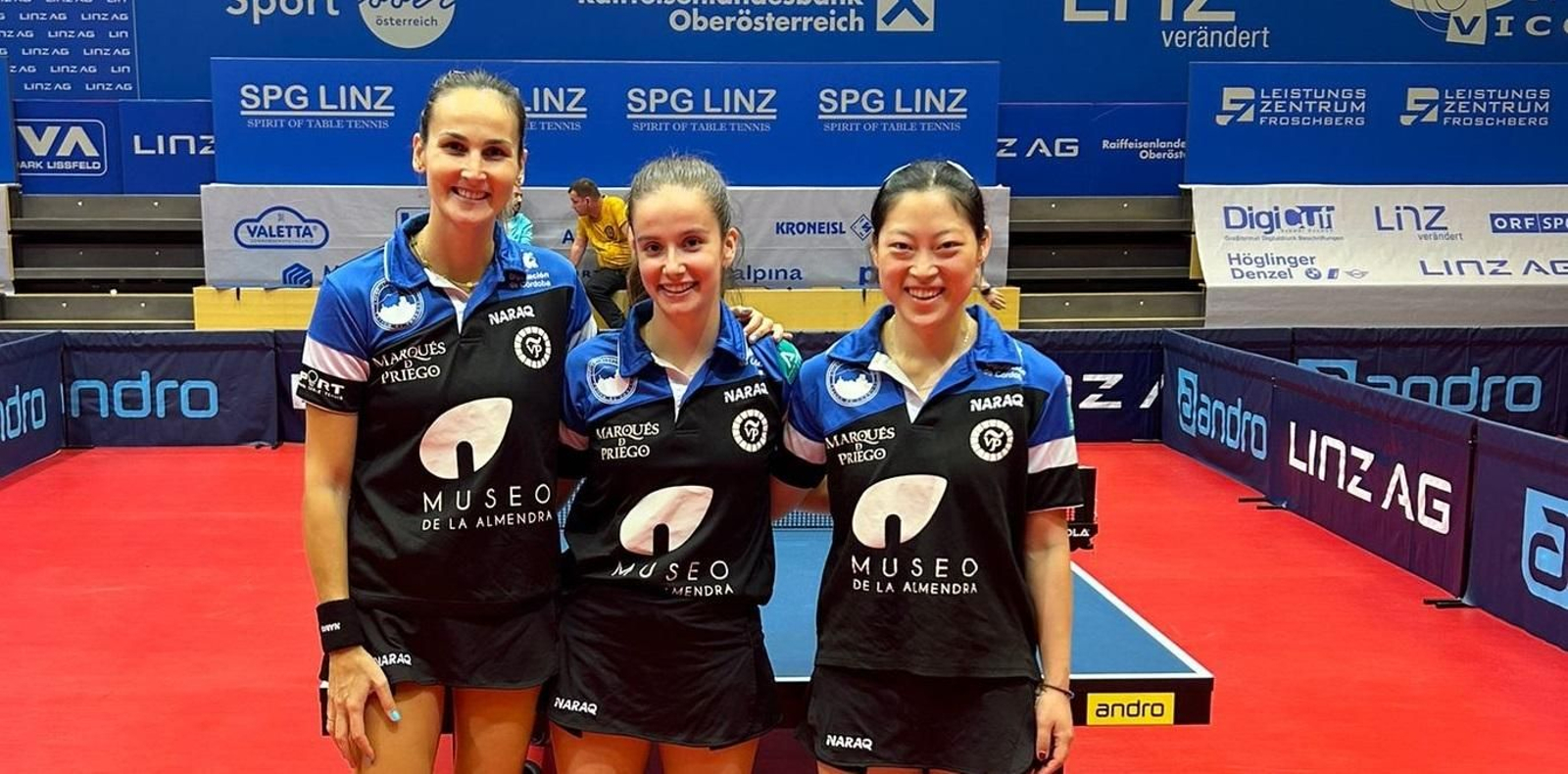 La plantilla prieguense posa tras un partido de la competición europea.