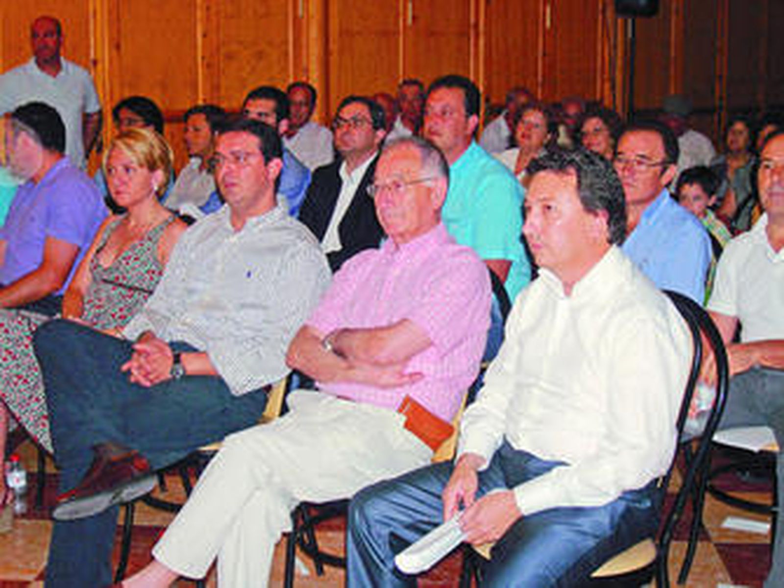 Los dirigentes provinciales en el Comité de Vícar.