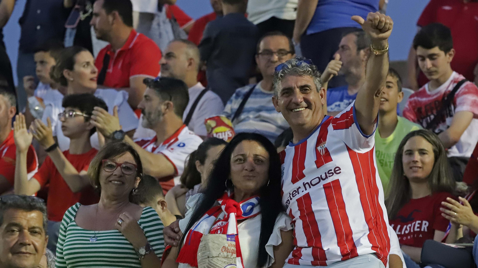 Fotos de la afición del Algeciras CF en el Nuevo Mirador