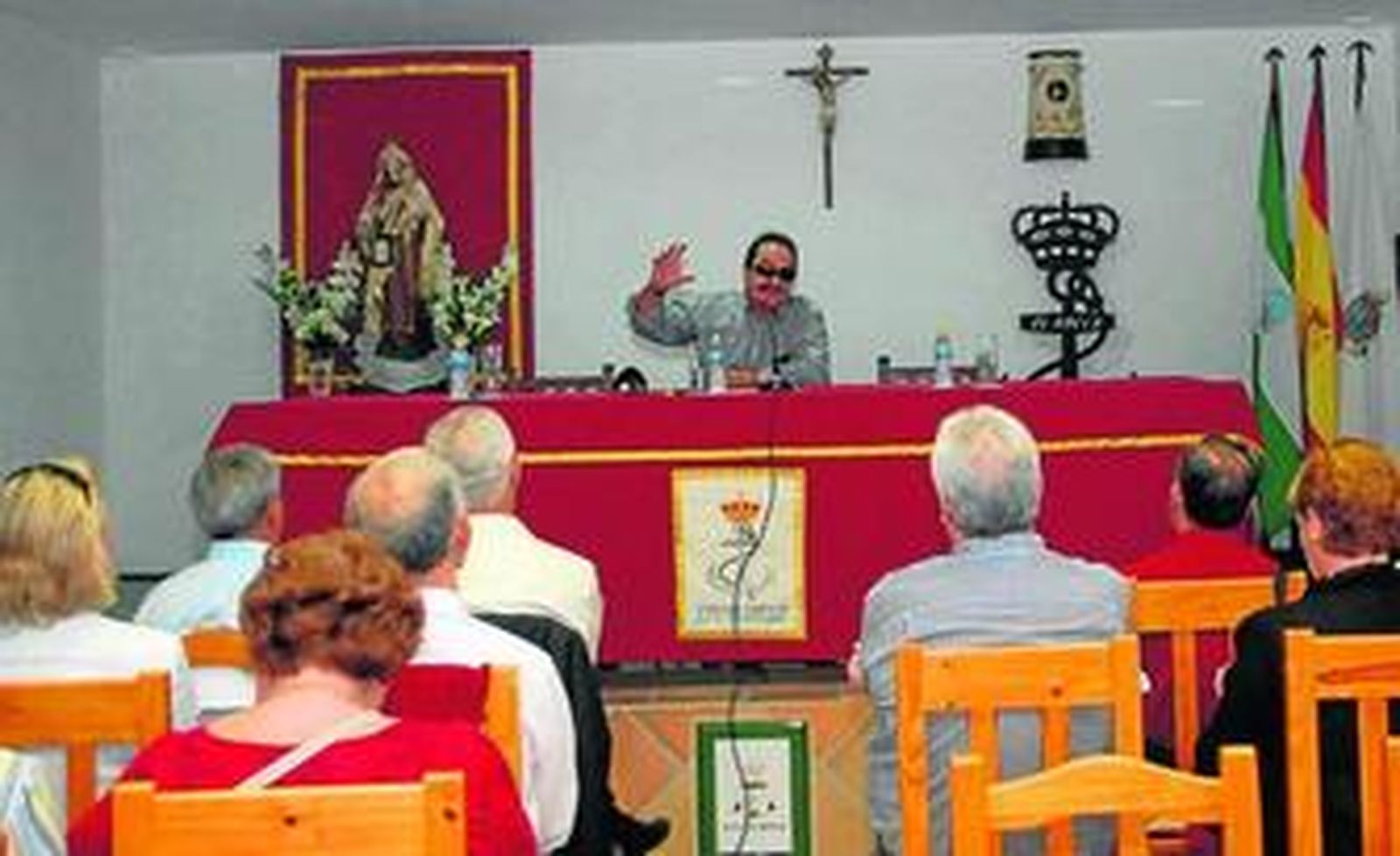 Antonio Virúes, presidente de la CAVA, el lunes, durante su conferencia en El Ancla.