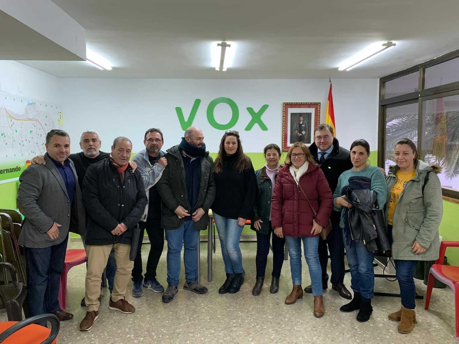 Reunión de Vox con los trabajadores del comedor de Camposoto.