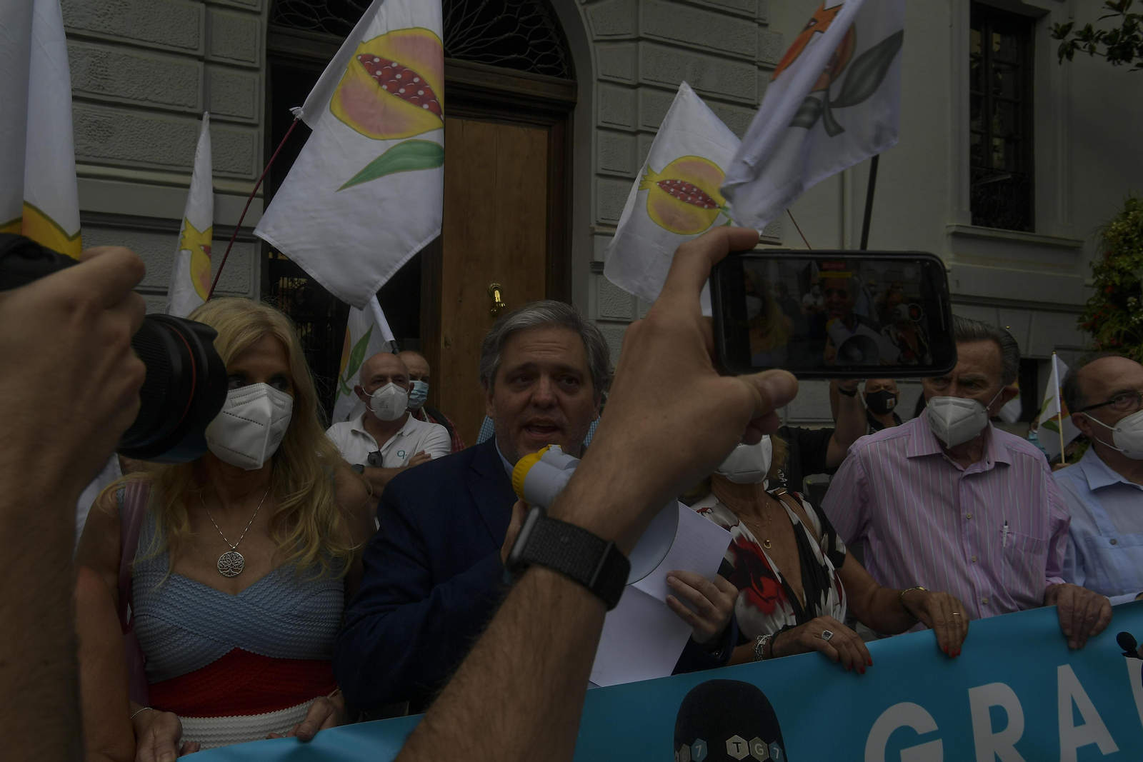 La concentración para pedir un nuevo gobierno municipal en Granada, en imágenes