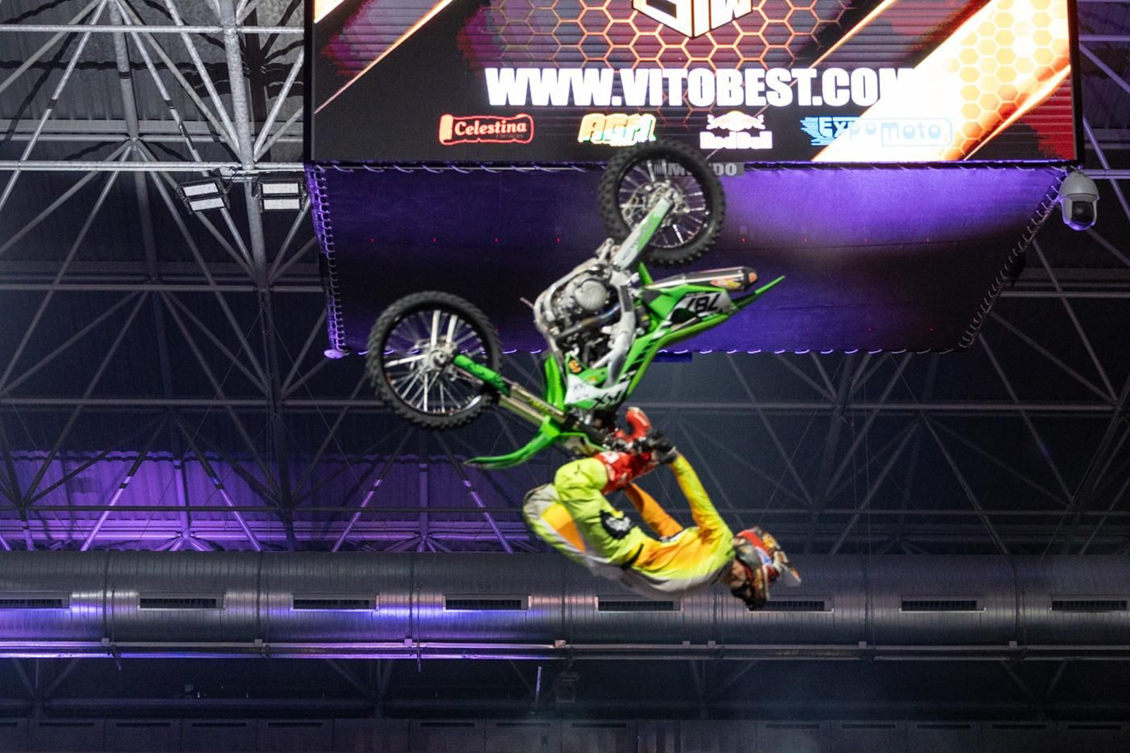 En imágenes: el Soloflow Freestyle enamora en Jaén con acrobacias y espectáculo en estado puro