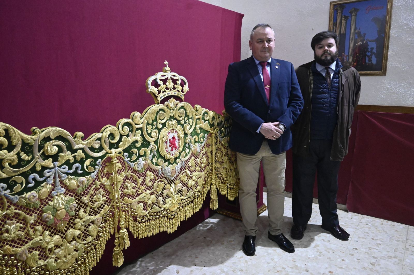 Las mejores fotos de la presentación de la bambalina trasera del palio de la Virgen de la Esperanza de Córdoba