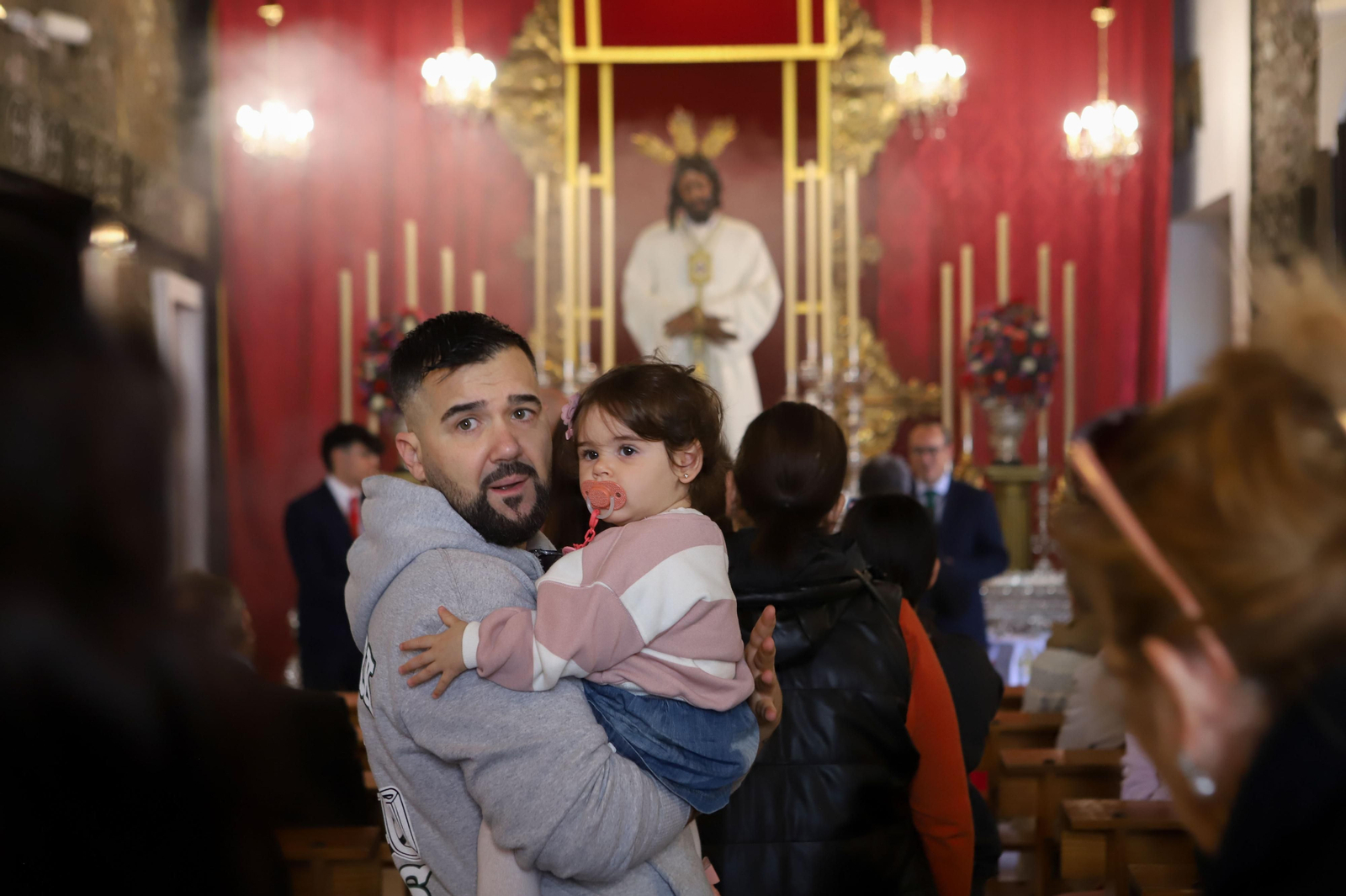 Imágenes del Besapie al Medinaceli en la Iglesia de San Isidro en Algeciras