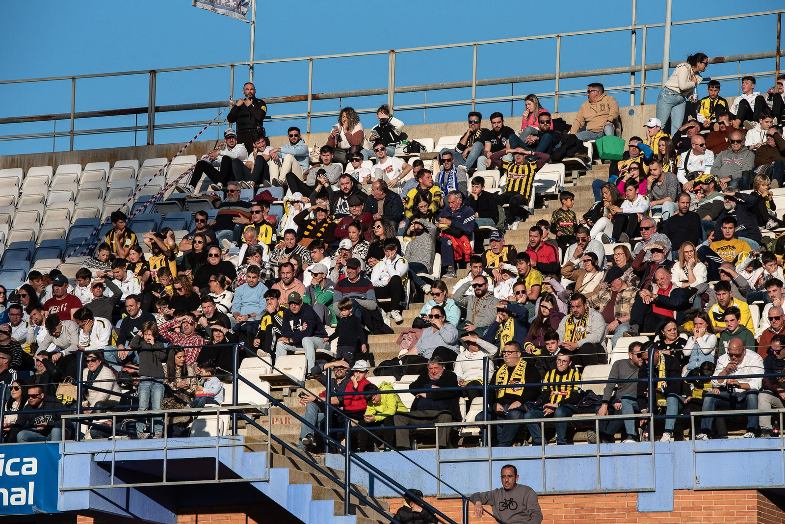 Imágenes de la afición en el Recreativo - San Roque