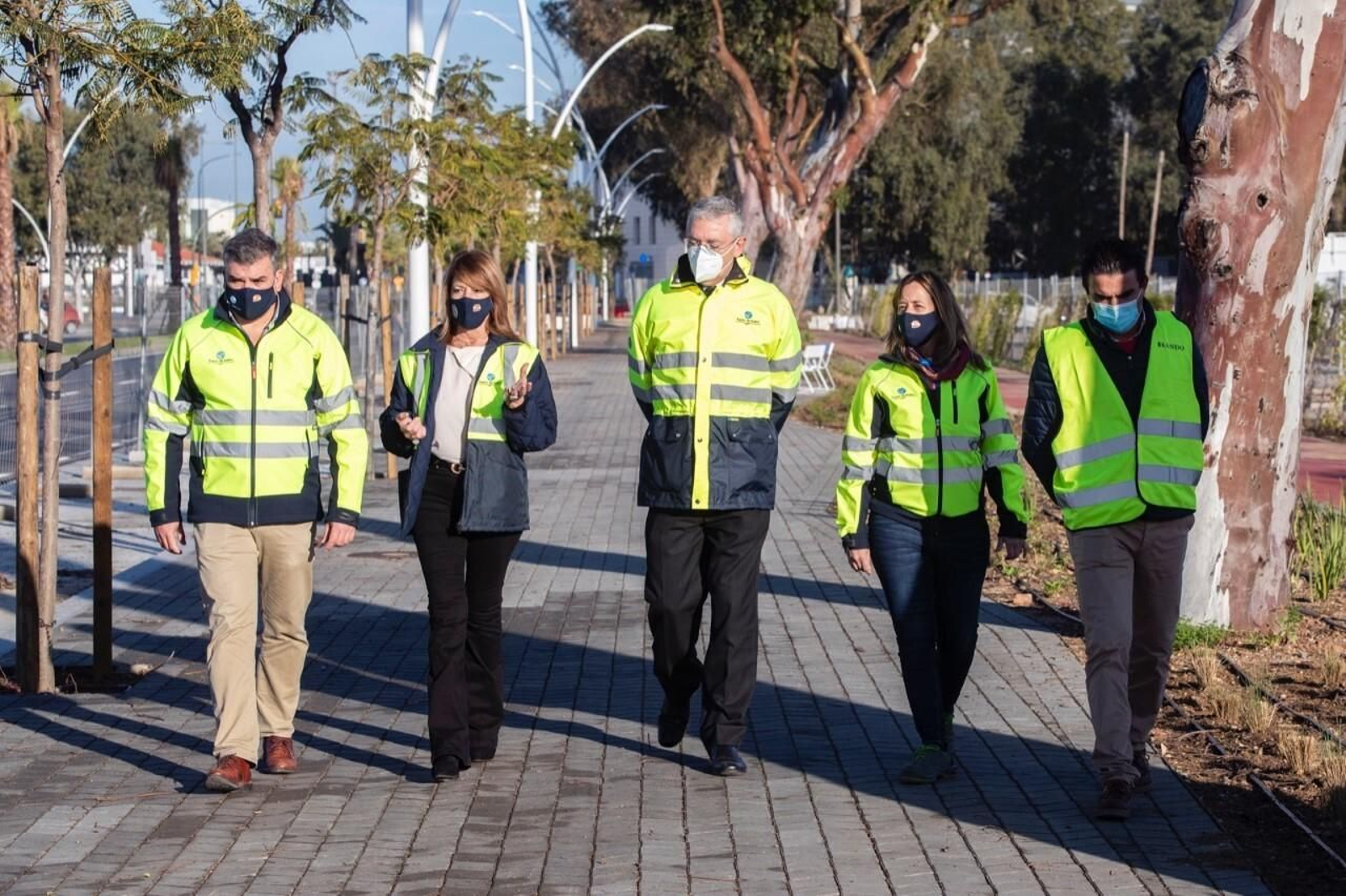 Pilar Miranda (2ª por la izquierda), durante la visita a las obras de la avenida.