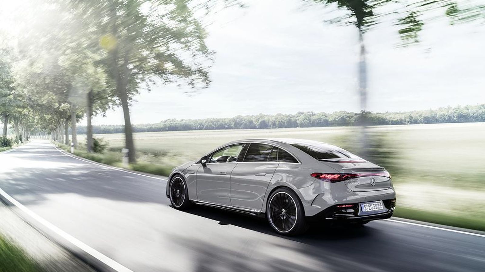 Con hasta 660 kilómetros con una carga se aseguran desplazamientos muy largos o muchos días sin necesidad de acercarnos a un enchufe.