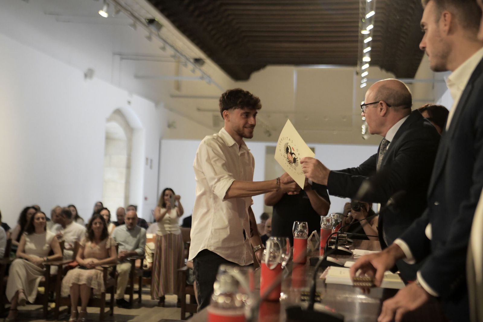 Acto de reconocimiento en Granada a los mejores estudiantes en la Selectividad 2024