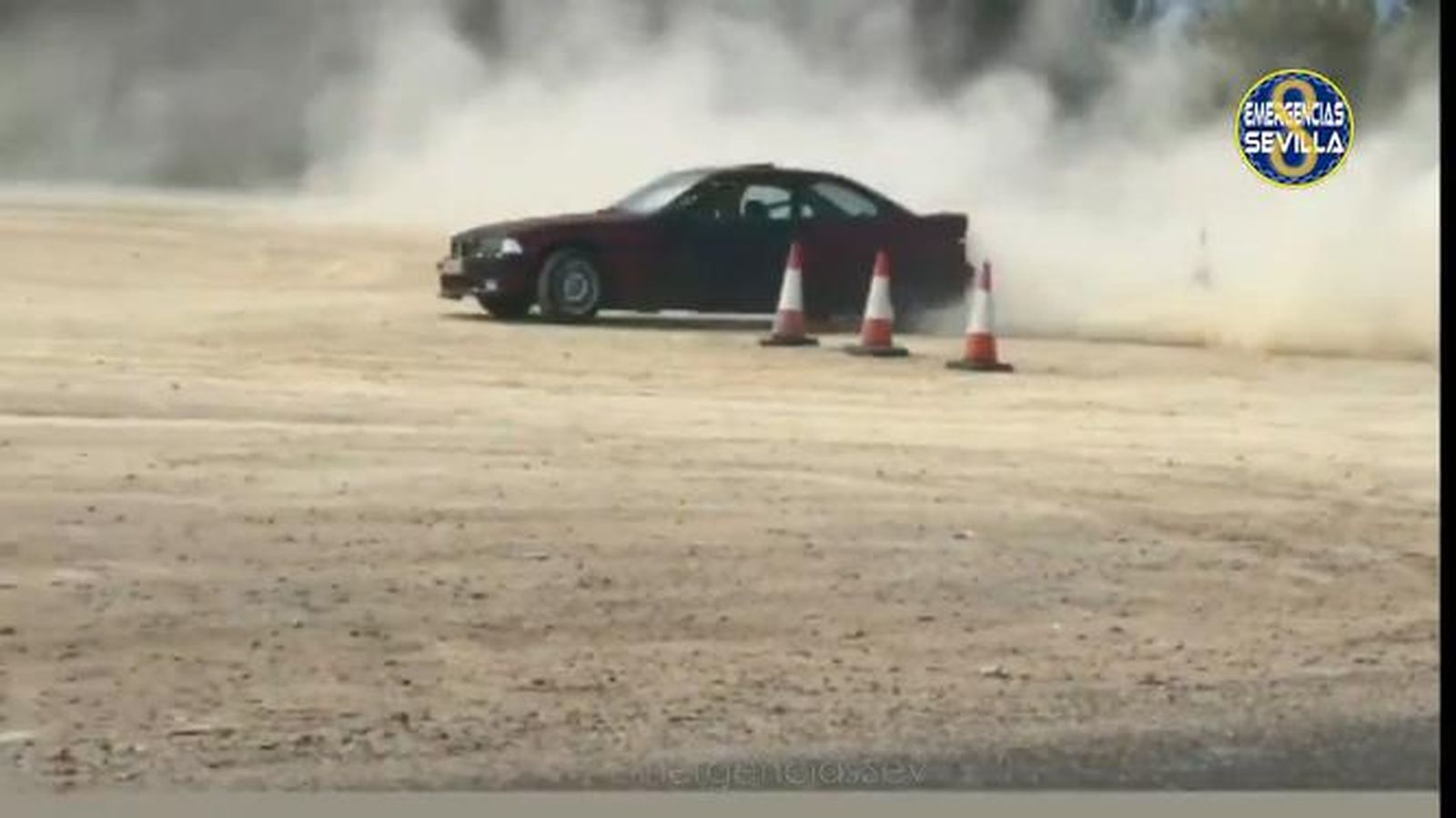 Otra de las carreras ilegales de coches en una zona de la Isla de la Cartuja.