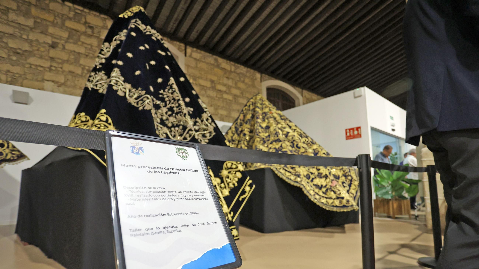 Inauguración de la exposición de mantos de vírgenes dentro de los actos de la Magna Mariana