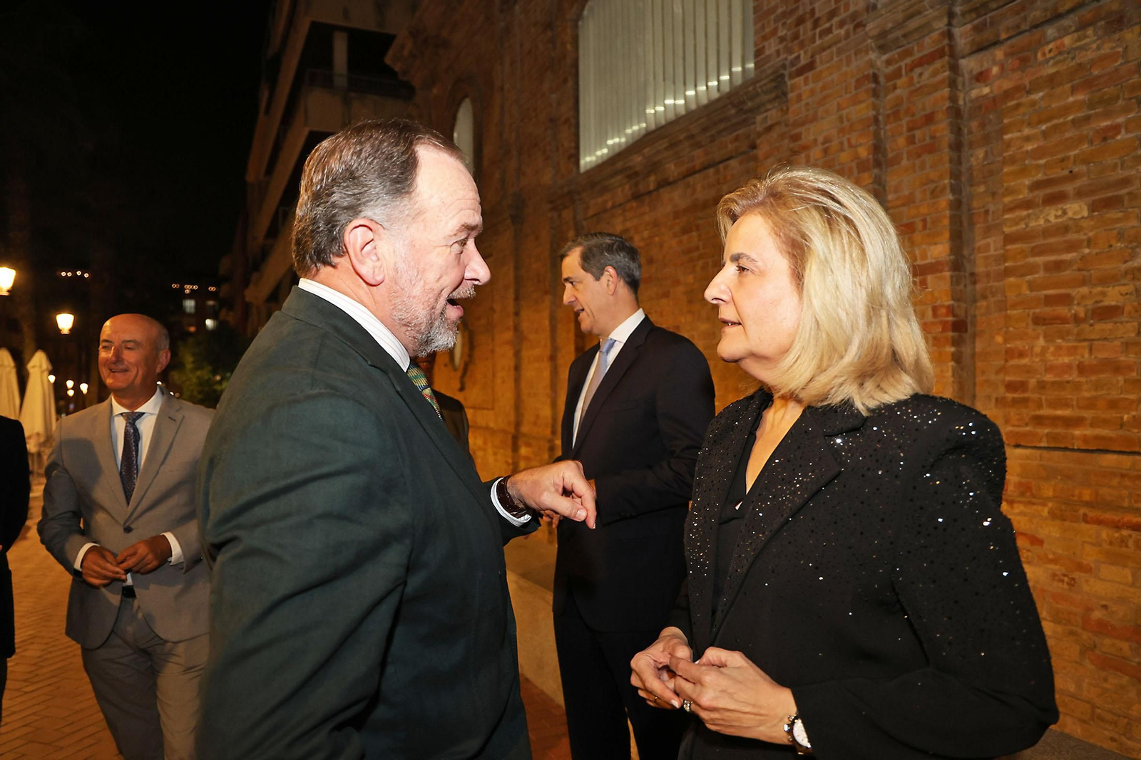 Imágenes de los invitados a la gala de los  37 premios Onubenses del Año