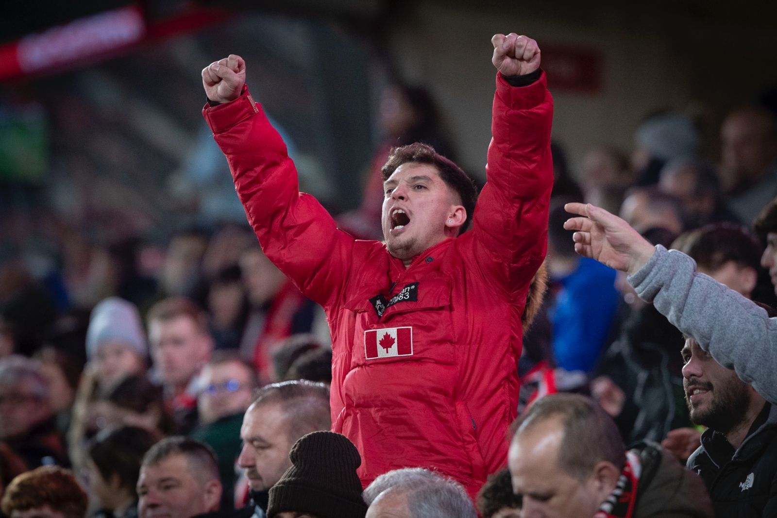 Encuéntrate en la grada de Los Cármenes en el Granada-Burgos